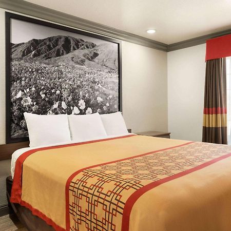 Motel Super 8 by Wyndham Santa Clarita/Valencia Exterior foto