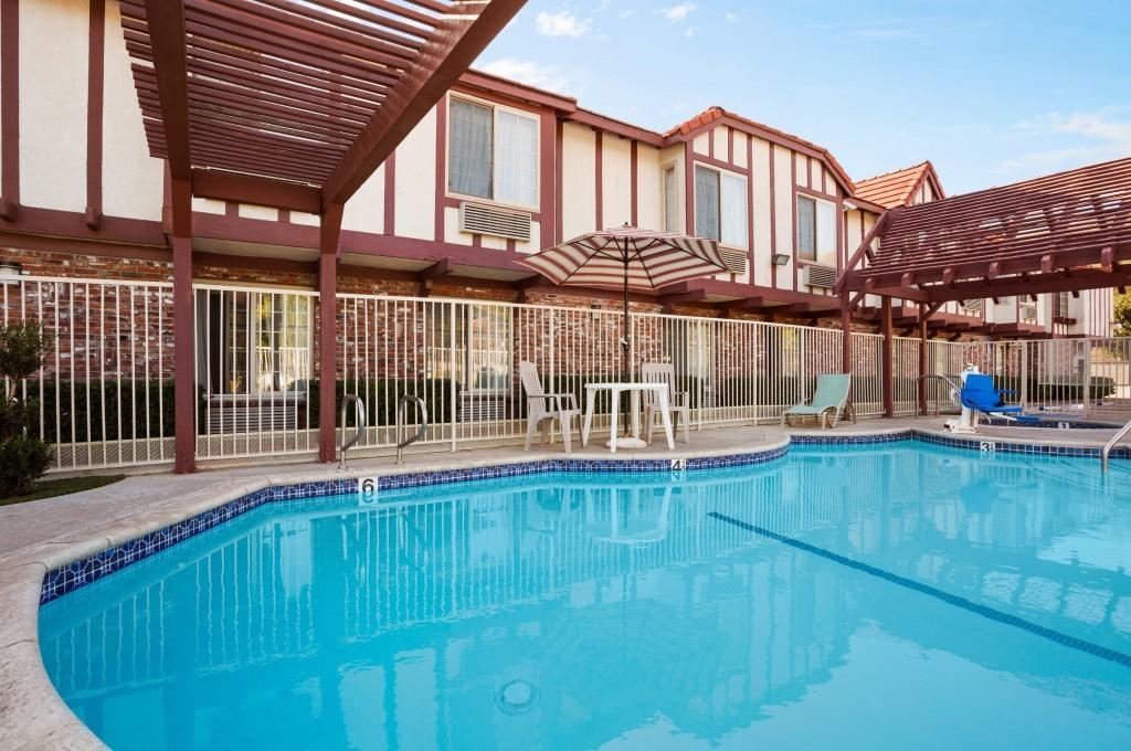 Motel Super 8 by Wyndham Santa Clarita/Valencia Exterior foto