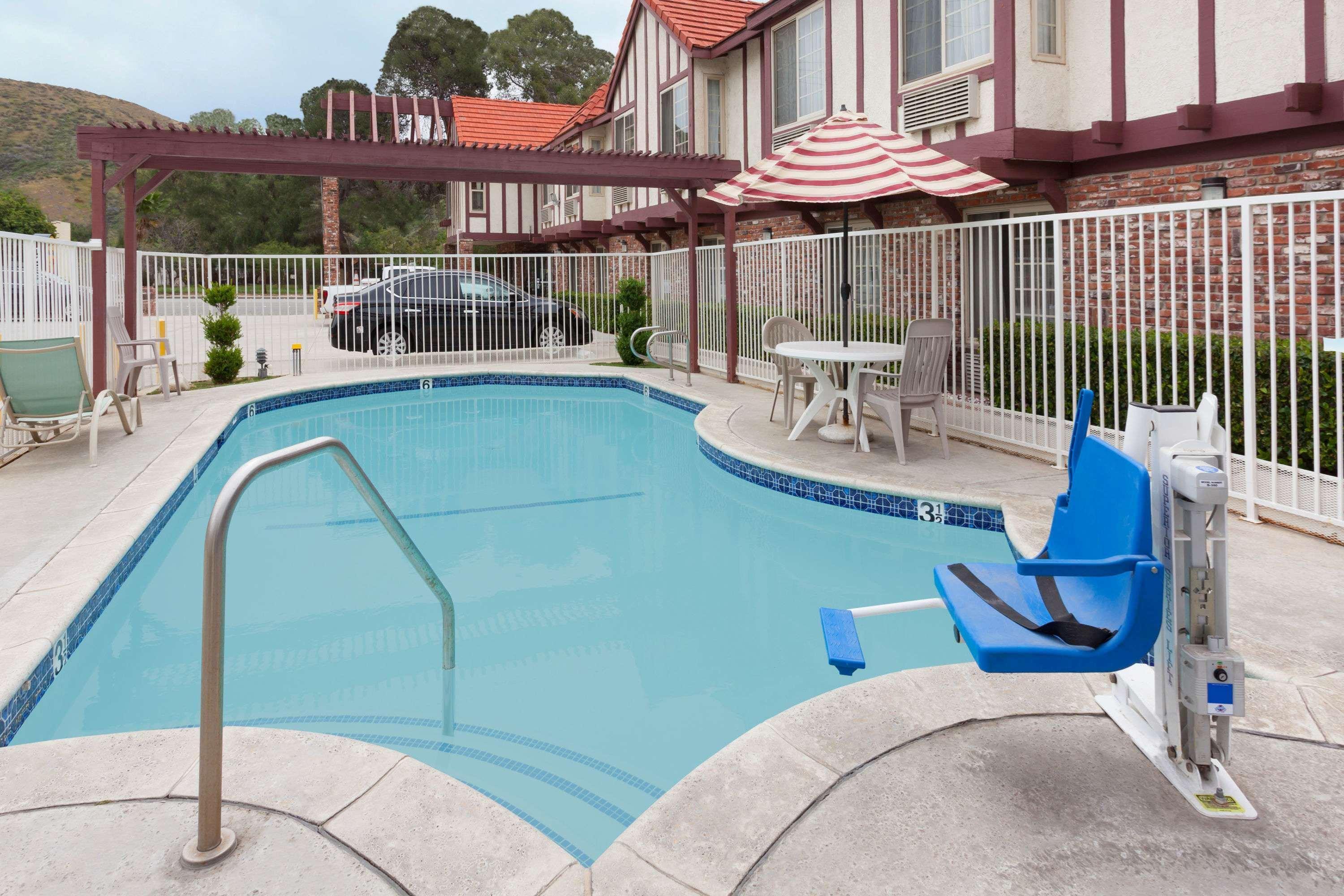 Motel Super 8 by Wyndham Santa Clarita/Valencia Exterior foto