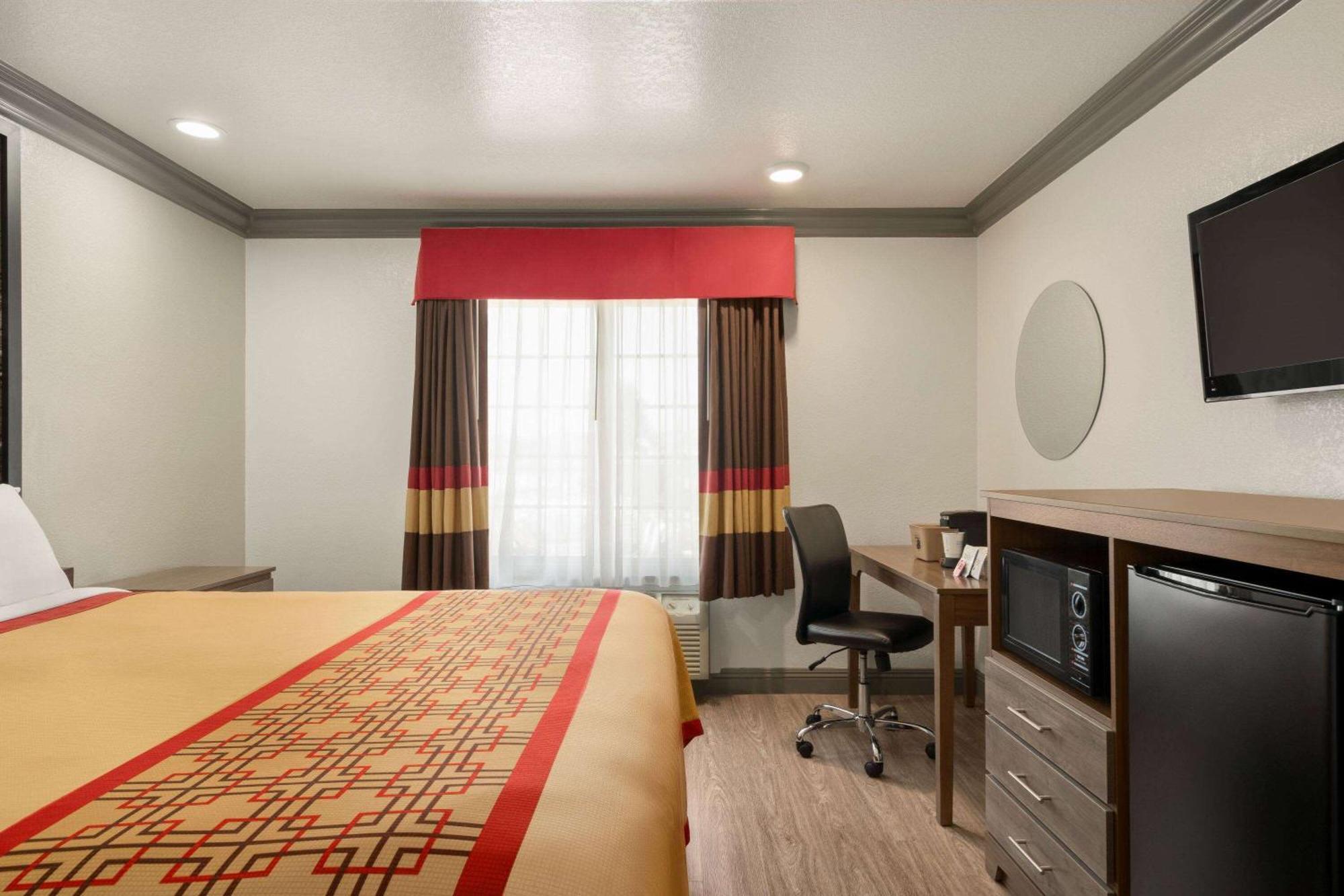 Motel Super 8 by Wyndham Santa Clarita/Valencia Exterior foto
